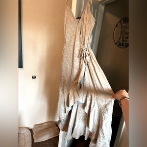 Abercrombie & Fitch Wrap Dress Gray Satin Leopard Hi-Lo Ruffle Women's Size XS